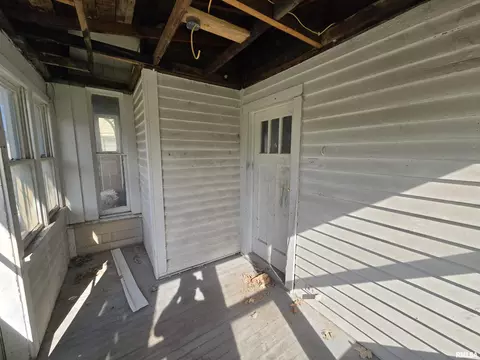 Exterior - 106 E Jackson St, Abingdon, IL 61410 photo 3 of 3