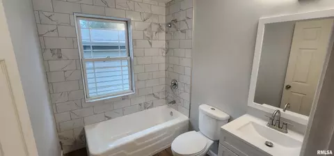 Bath - 1328 N 3rd St, Springfield, IL 62702 photo 6 of 6