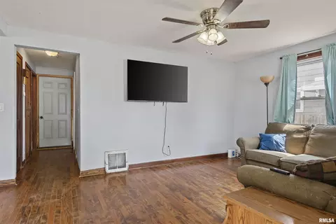 2040 N 22nd St, Springfield, IL 62702 photo 4