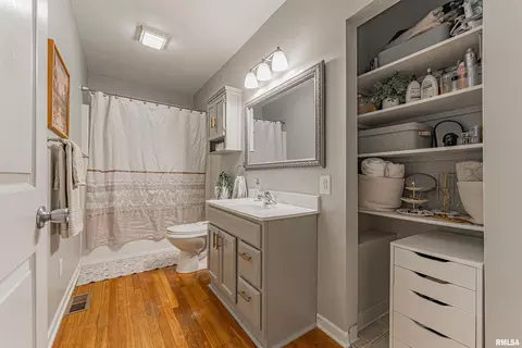 Bath - 121 W Wayne St, Mount Pulaski, IL 62548 photo 1 of 1