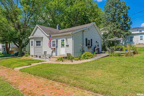 121 W Wayne St, Mount Pulaski, IL 62548