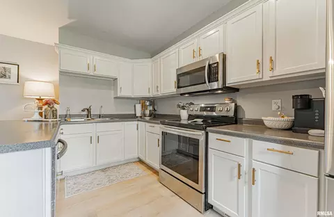 Kitchen - 121 W Wayne St, Mount Pulaski, IL 62548 photo 1 of 2
