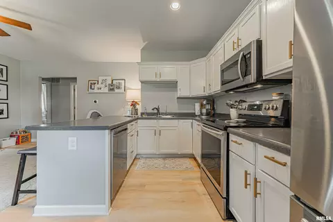 Kitchen - 121 W Wayne St, Mount Pulaski, IL 62548 photo 2 of 2