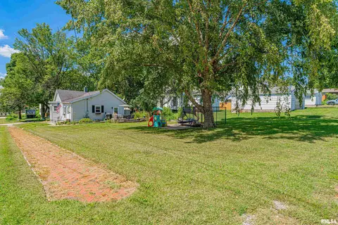 Exterior - 121 W Wayne St, Mount Pulaski, IL 62548 photo 4 of 4