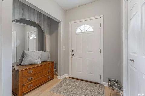Entry Way - 121 W Wayne St, Mount Pulaski, IL 62548 photo 1 of 1