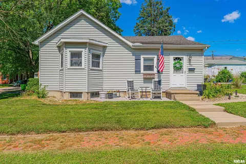 Other - 121 W Wayne St, Mount Pulaski, IL 62548 photo 2 of 9