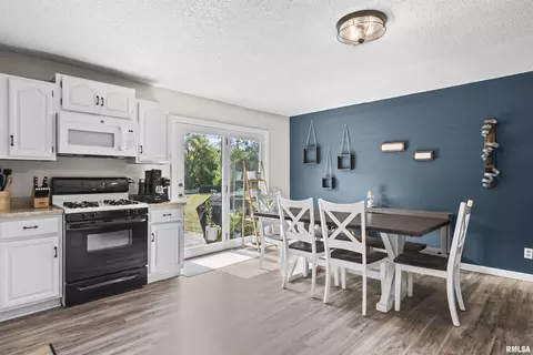 Dining - 14358 Prairie Trl, Athens, IL 62613 photo 1 of 3