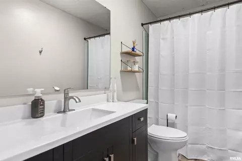 Bath - 14358 Prairie Trl, Athens, IL 62613 photo 2 of 2