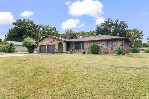 14358 Prairie Trl, Athens, IL 62613