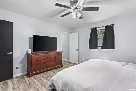Bedroom - 14358 Prairie Trl, Athens, IL 62613 photo 3 of 5