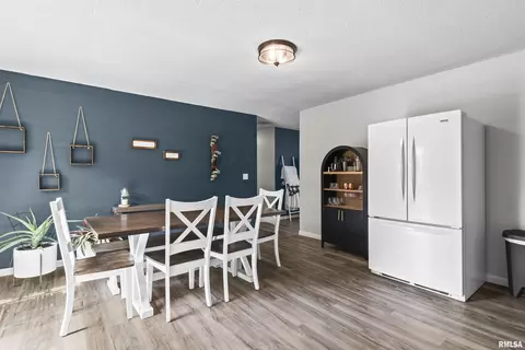 Dining - 14358 Prairie Trl, Athens, IL 62613 photo 3 of 3