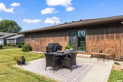 Exterior - 14358 Prairie Trl, Athens, IL 62613 photo 4 of 6