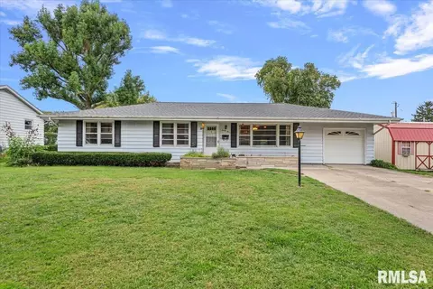 25 Rigg Dr, Lincoln, IL 62656