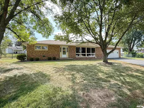 448 Holly Dr, Quincy, IL 62305