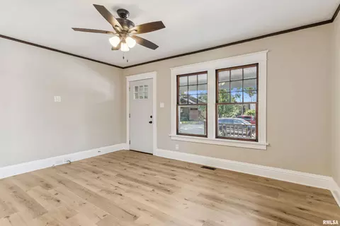 Living - 209 E Spruce St, Springfield, IL 62704 photo 3 of 3