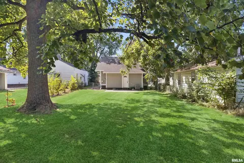 Exterior - 209 E Spruce St, Springfield, IL 62704 photo 2 of 2