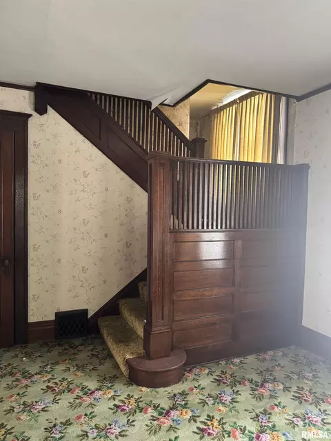 Entry Way - 1915 S 6th St, Springfield, IL 62703 photo 2 of 2