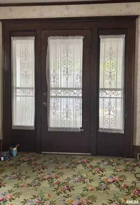 Entry Way - 1915 S 6th St, Springfield, IL 62703 photo 1 of 2