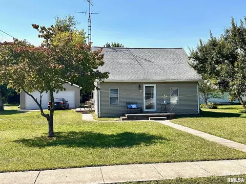 615 Ash St, Chapin, IL 62628