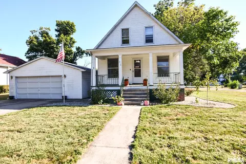 210 W 4th St, Morrisonville, IL 62546