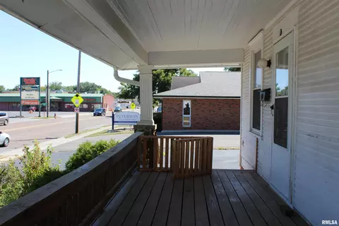 Exterior - 1509 S Macarthur Blvd, Springfield, IL 62704 photo 3 of 5