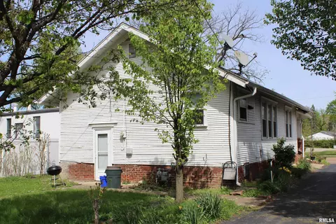 Exterior - 1509 S Macarthur Blvd, Springfield, IL 62704 photo 2 of 5