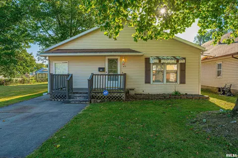 612 N Monroe St, Lincoln, IL 62656