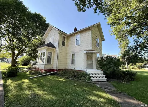 107 Picard St, Alpha, IL 61413