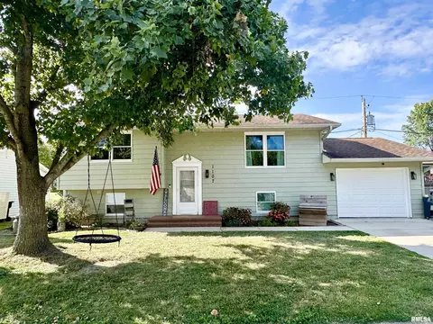 1107 Coronado West St, Jacksonville, IL 62650