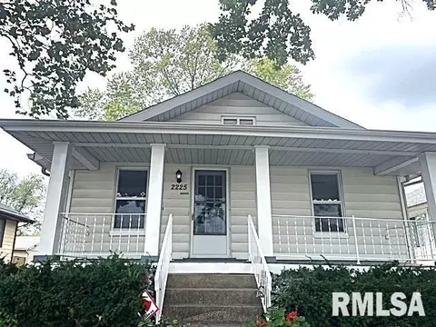 2225 S 6th St, Springfield, IL 62703