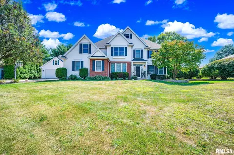 530 Goodsill Dr, East Galesburg, IL 61430