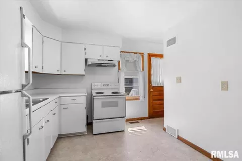 4 Midland Ct, Springfield, IL 62702 photo 3