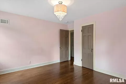 Bedroom - 2031 Outer Park Dr, Springfield, IL 62704 photo 7 of 13