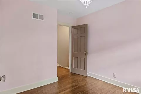 Bedroom - 2031 Outer Park Dr, Springfield, IL 62704 photo 9 of 13