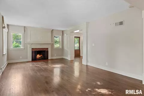 Living - 2031 Outer Park Dr, Springfield, IL 62704 photo 1 of 8
