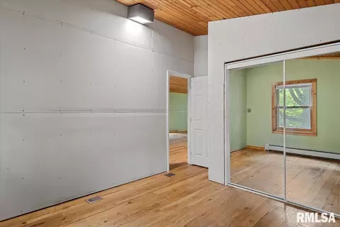 Bedroom - 2031 Outer Park Dr, Springfield, IL 62704 photo 11 of 13