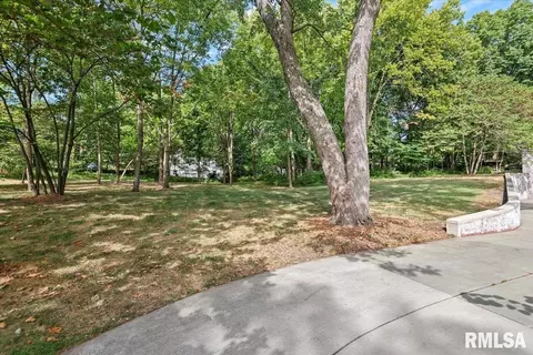 Exterior - 2031 Outer Park Dr, Springfield, IL 62704 photo 13 of 13