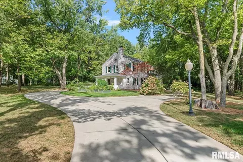 Exterior - 2031 Outer Park Dr, Springfield, IL 62704 photo 2 of 13