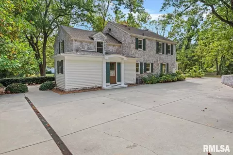 Exterior - 2031 Outer Park Dr, Springfield, IL 62704 photo 8 of 13