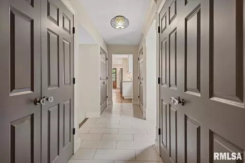Entry Way - 2031 Outer Park Dr, Springfield, IL 62704 photo 6 of 7