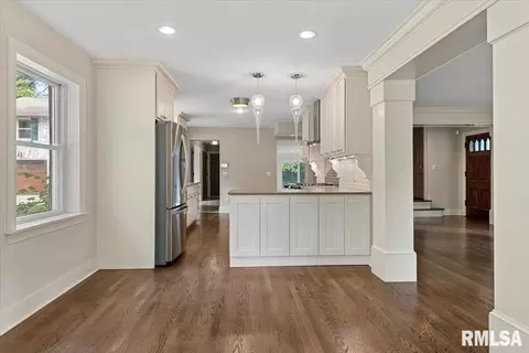Entry Way - 2031 Outer Park Dr, Springfield, IL 62704 photo 1 of 7