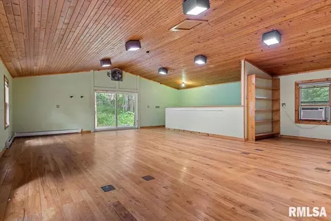 Living - 2031 Outer Park Dr, Springfield, IL 62704 photo 8 of 8