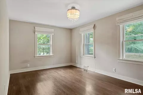 Bedroom - 2031 Outer Park Dr, Springfield, IL 62704 photo 4 of 13