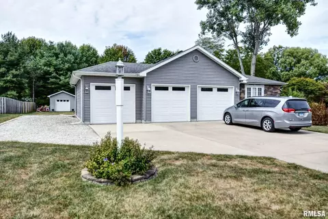 7 Brantley Ct, Taylorville, IL 62568