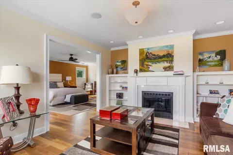 Living - 4712 Bears Paw Ct, Springfield, IL 62711 photo 5 of 6
