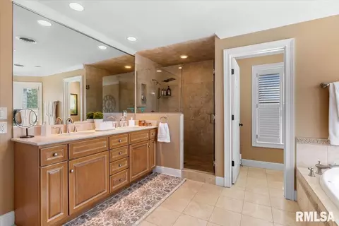 Bath - 4712 Bears Paw Ct, Springfield, IL 62711 photo 3 of 4