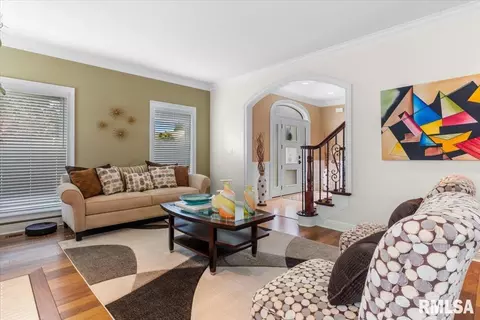 Living - 4712 Bears Paw Ct, Springfield, IL 62711 photo 2 of 6
