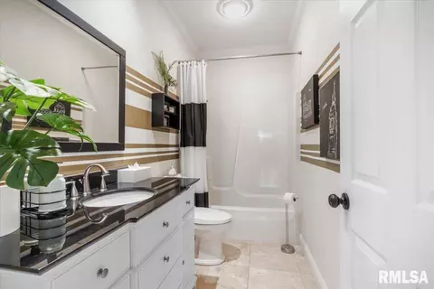 Bath - 4712 Bears Paw Ct, Springfield, IL 62711 photo 1 of 4