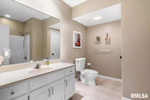 Bath - 4712 Bears Paw Ct, Springfield, IL 62711 photo 4 of 4