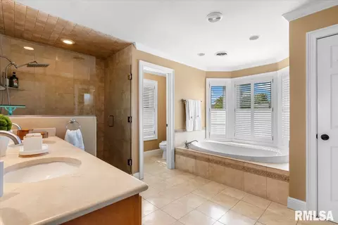 Bath - 4712 Bears Paw Ct, Springfield, IL 62711 photo 2 of 4